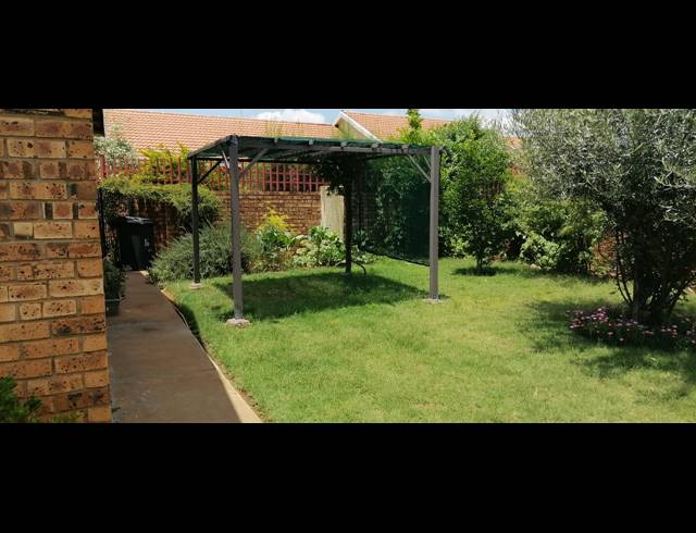 3 BEDROOM TOWNHOUSE FOR SALE IN STILFONTEIN EXT 4